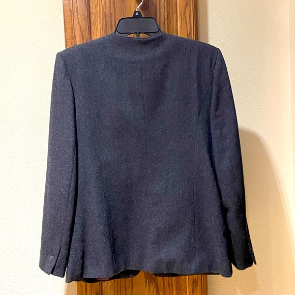 Ladies gray wool suit - Picture 2 of 5